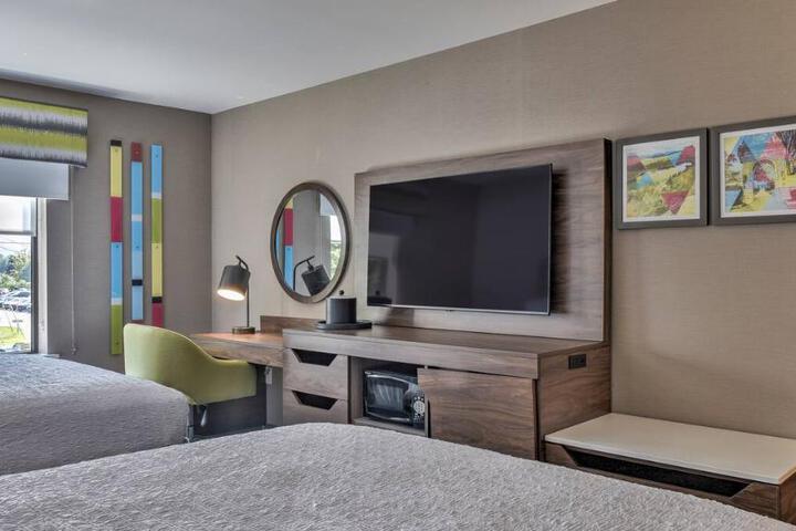 2 Queen Beds Hearing Accessible