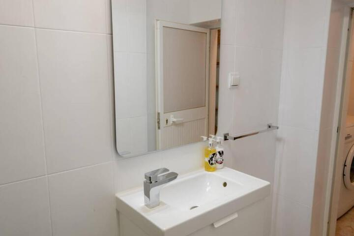 Room 7 of 12