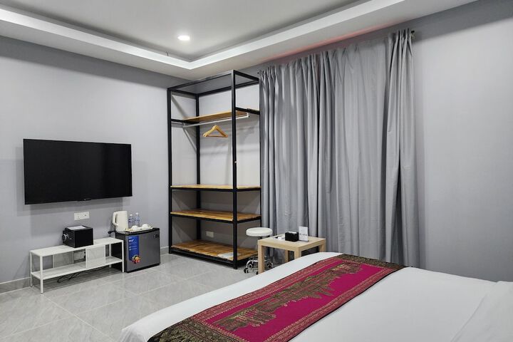Room 28 of 65