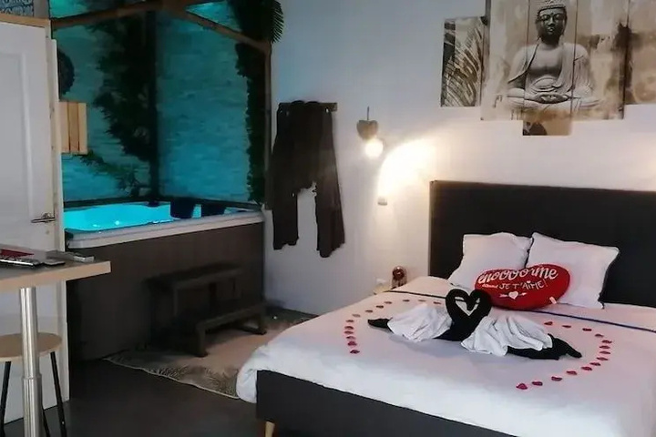 Room 3 of 11