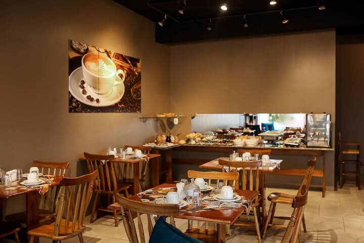 Dining 53 of 63
