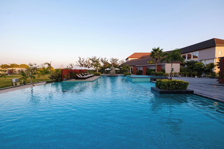 Pool 44 of 81