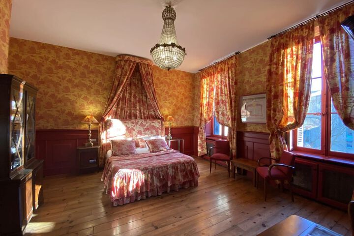 Room 18 of 139