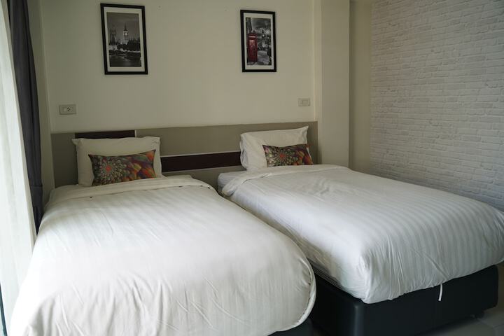 Room 25 of 80