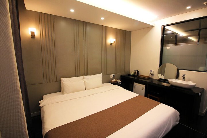 Room 19 of 74