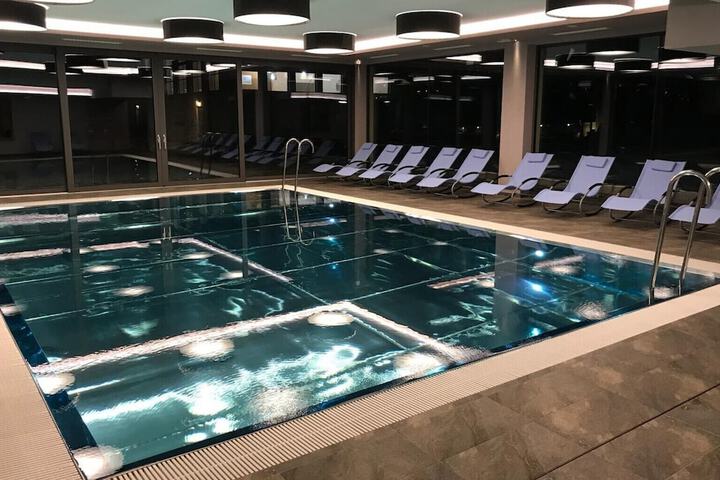 Pool 21 of 52