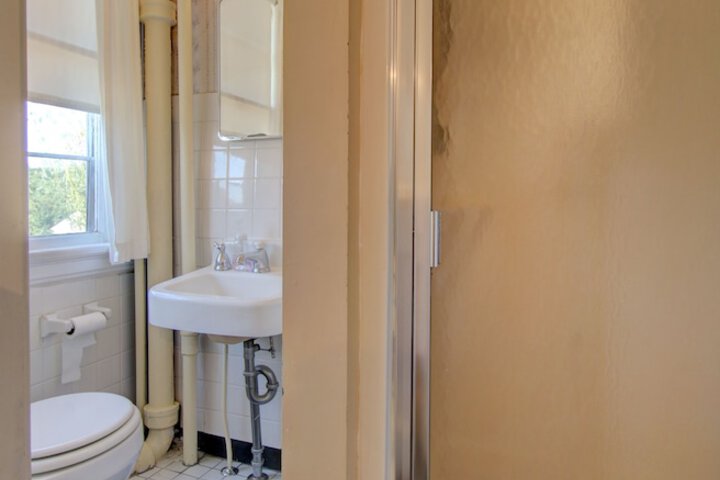 Room 218 of 408