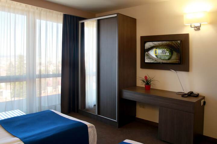 Room 6 of 49