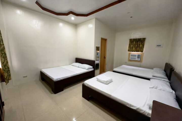 Room 4 of 17