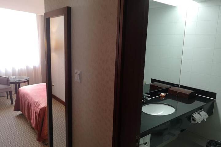 Room 28 of 38