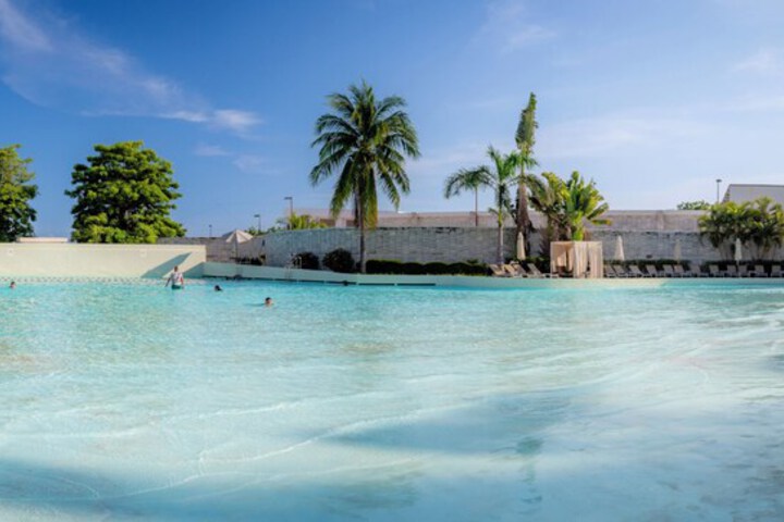 Pools & Facilities