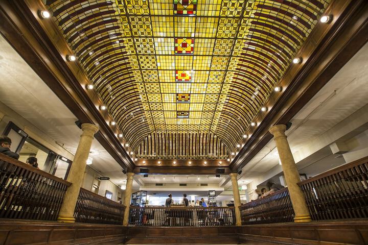Lobby lounge