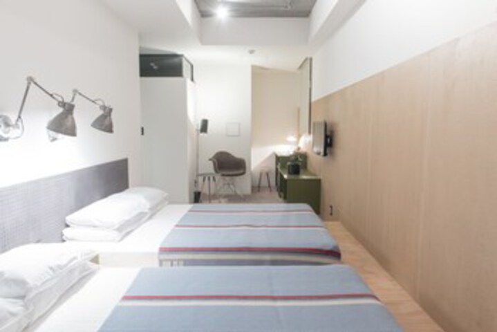 Room 51 of 214