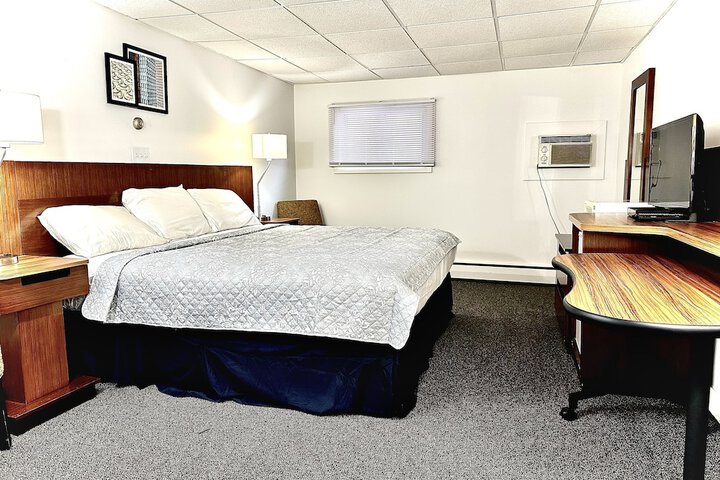 1 King Bed (1 of 5)