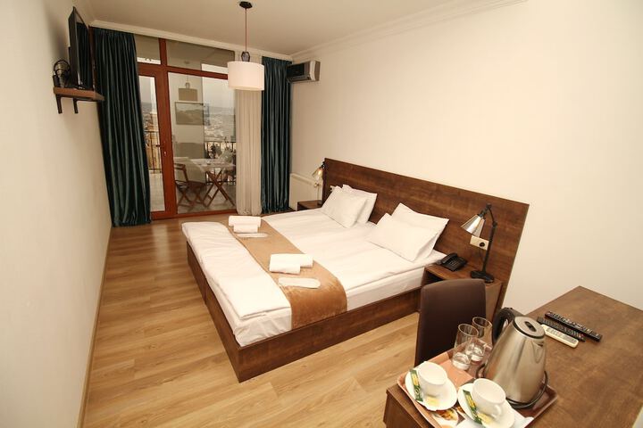 Room 34 of 134