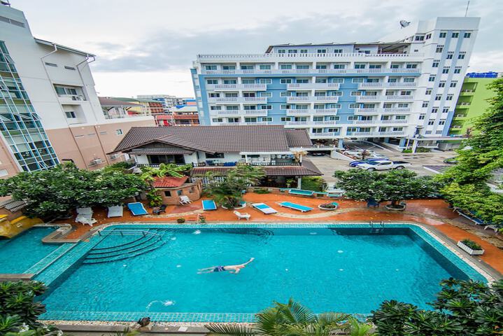Hotel Pool