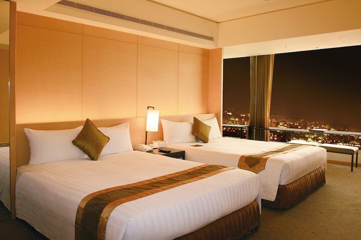 Room 4 of 145