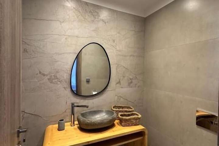 Room 16 of 37