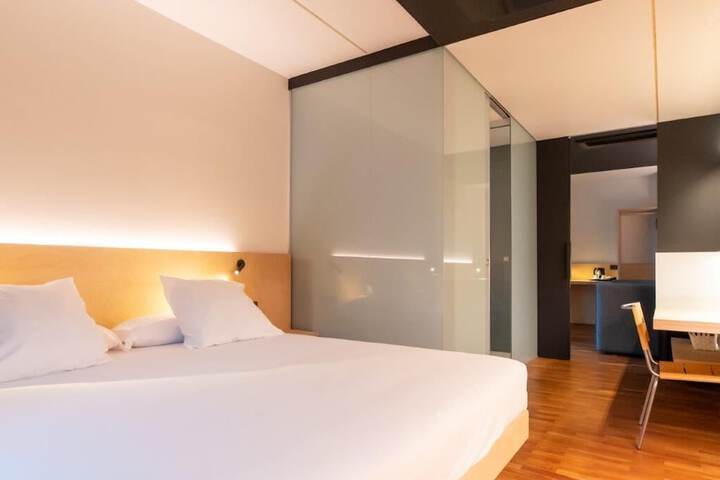 Room 17 of 46