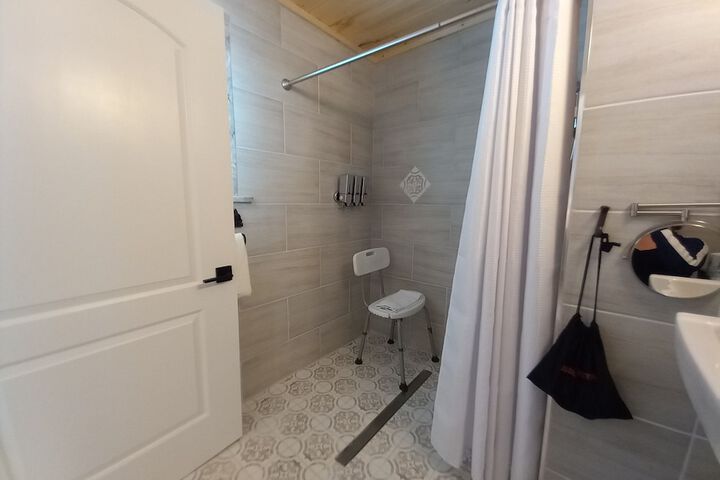 Room 70 of 83