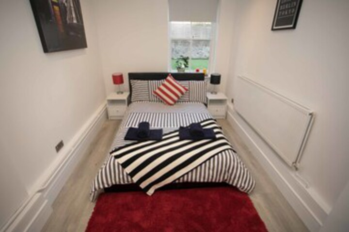 Room 15 of 32