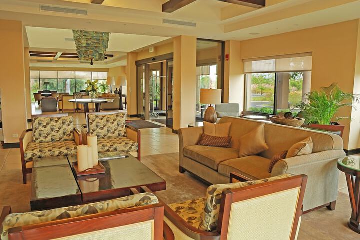 Entrance & Lobby