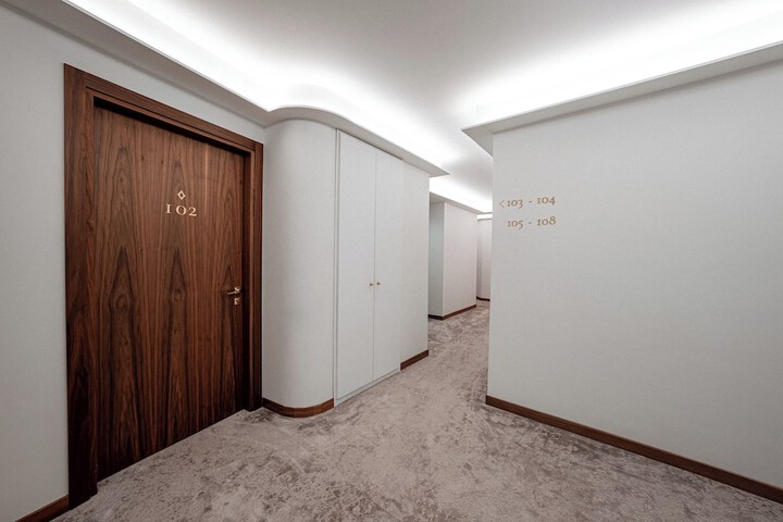 Ballroom/Hall 185 of 197