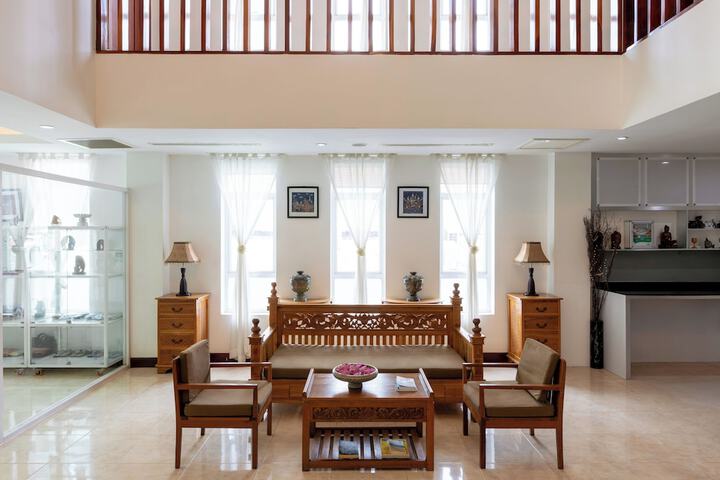 Entrance & Lobby