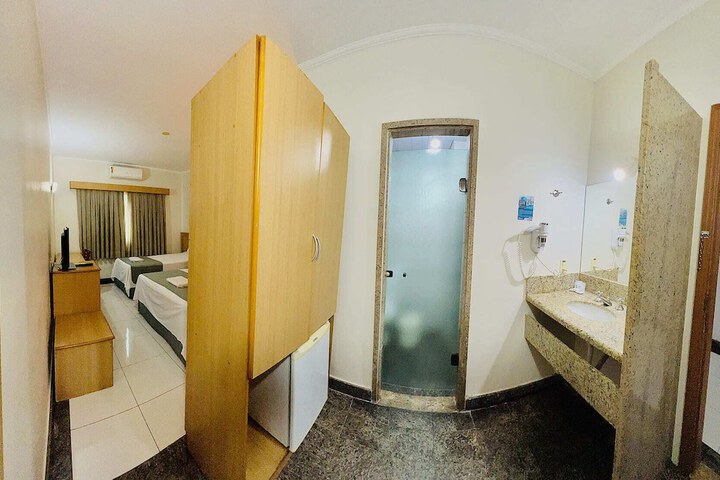 Room 43 of 78