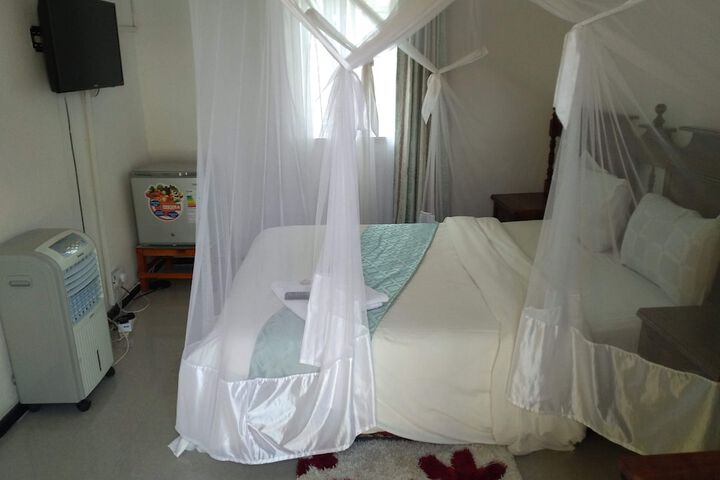 Room 7 of 42
