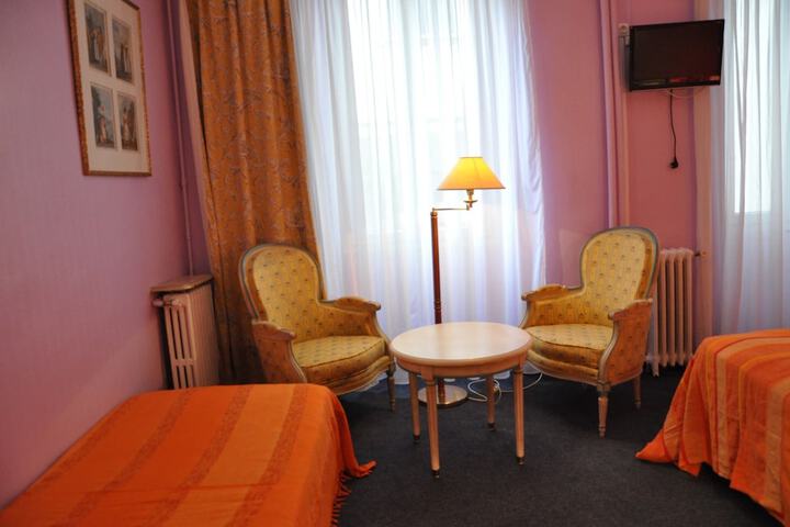 Room 6 of 40