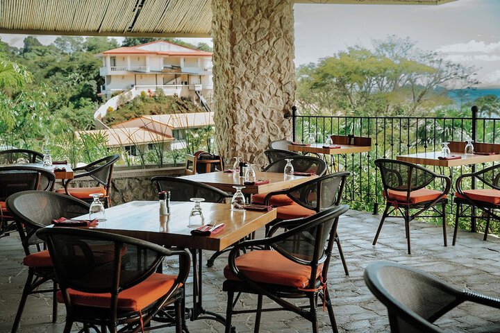 Dining 48 of 92