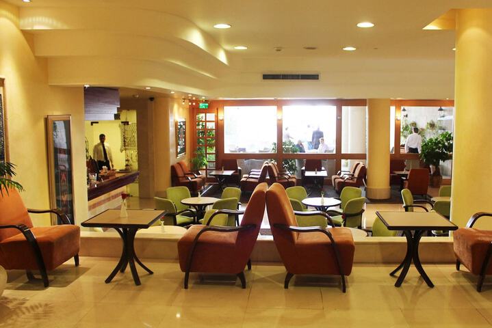 Entrance & Lobby