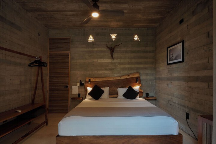 Room 5 of 80