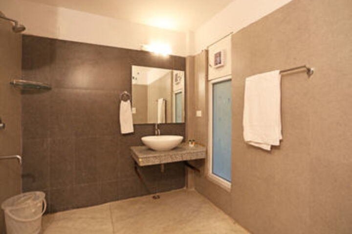 Room 6 of 42