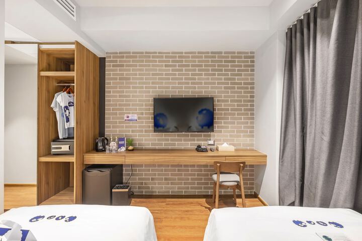 Room 14 of 66