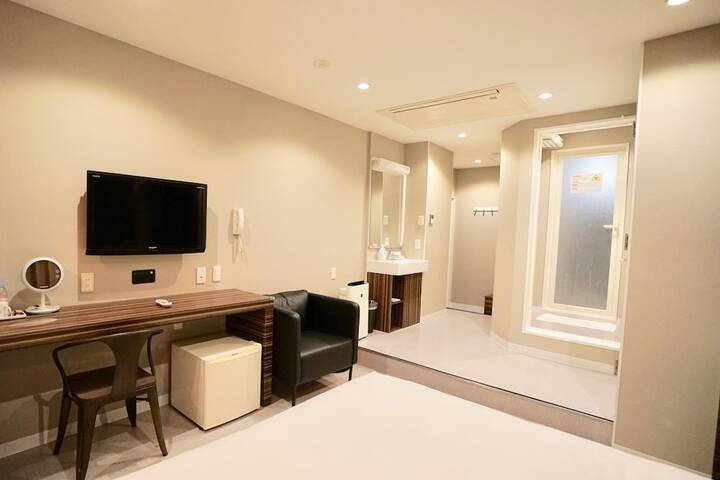 Room 20 of 77