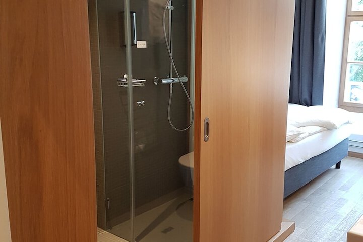 Room 35 of 60