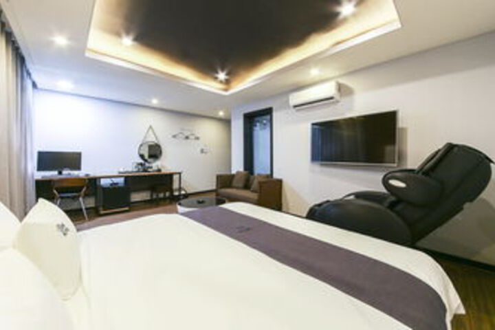 Room 19 of 28