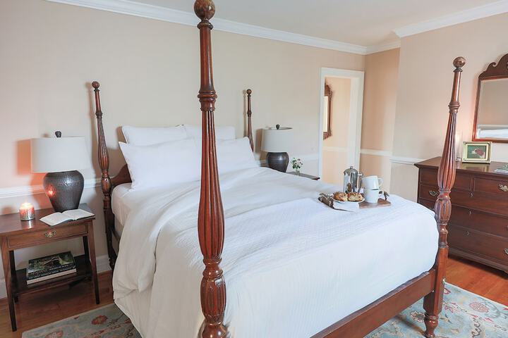 Room 25 of 176