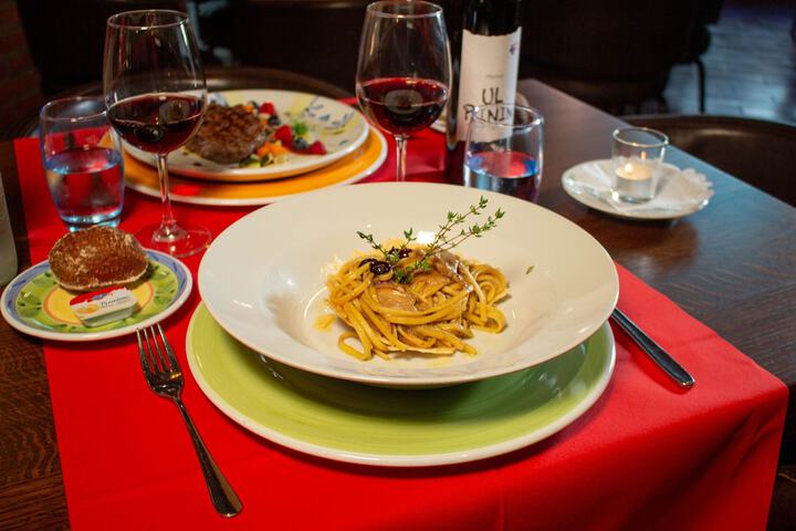 Dining 59 of 98