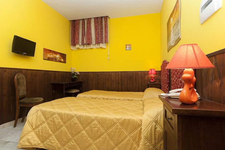 Room 12 of 41