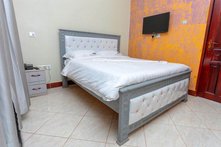 Room 3 of 55