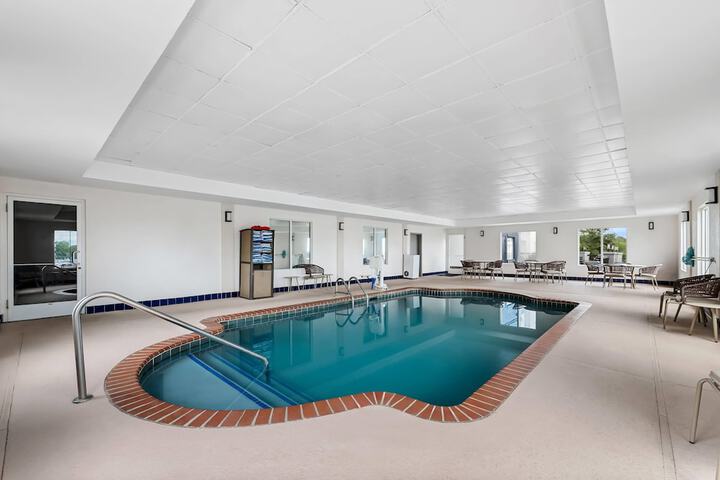 Pool 40 of 60