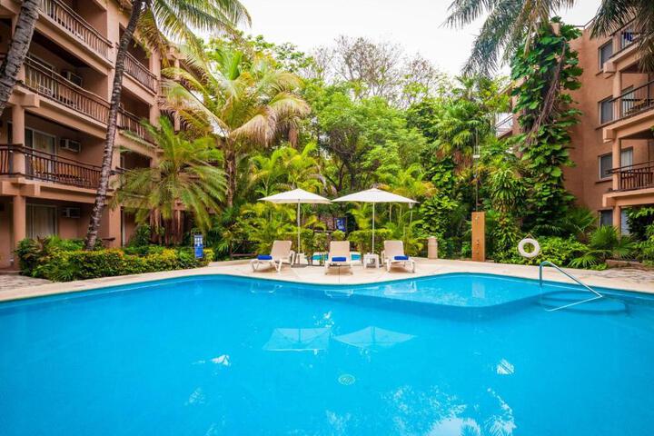 Hotel Pool