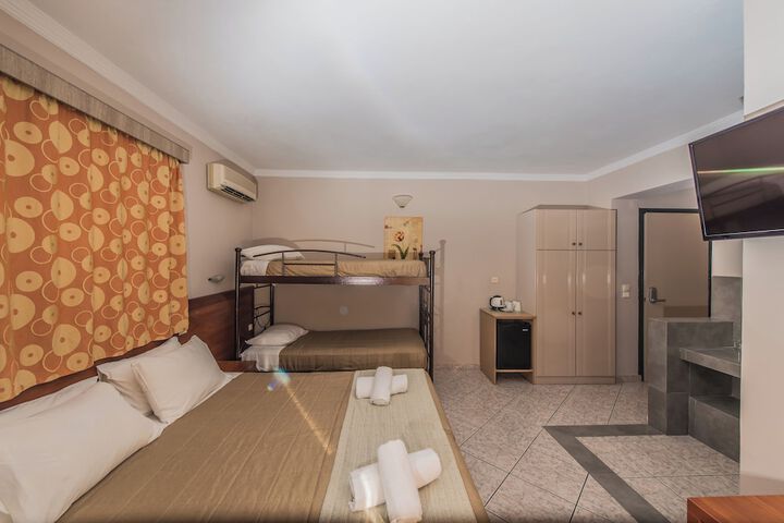 Room 5 of 25