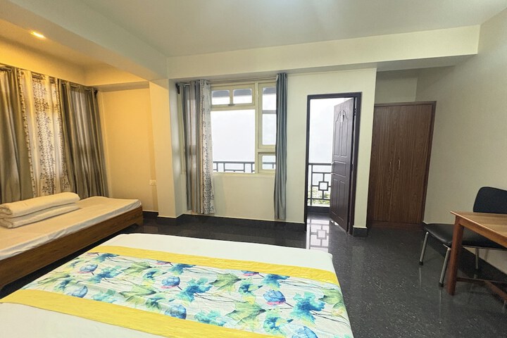 Room 18 of 48