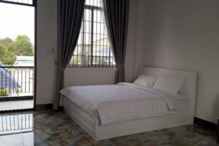 Room 6 of 11