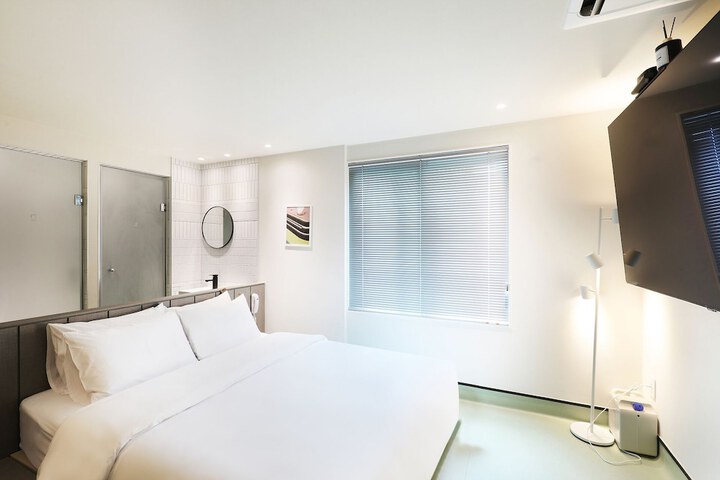 Room 15 of 40