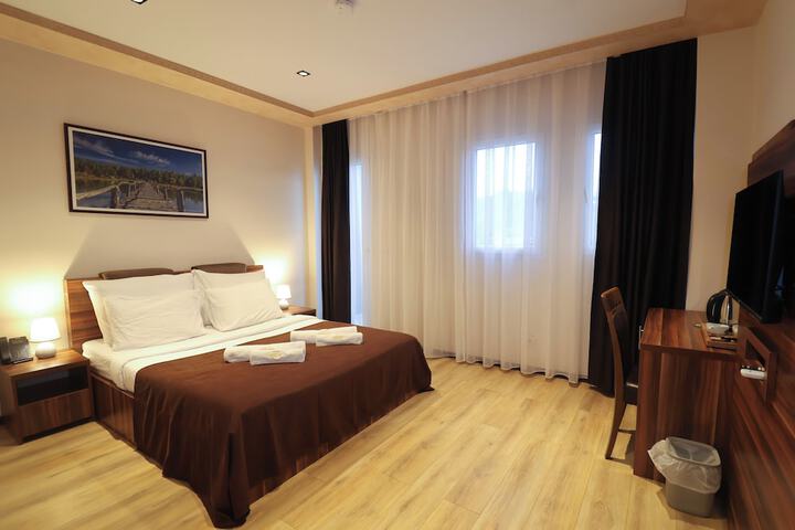 Room 12 of 98